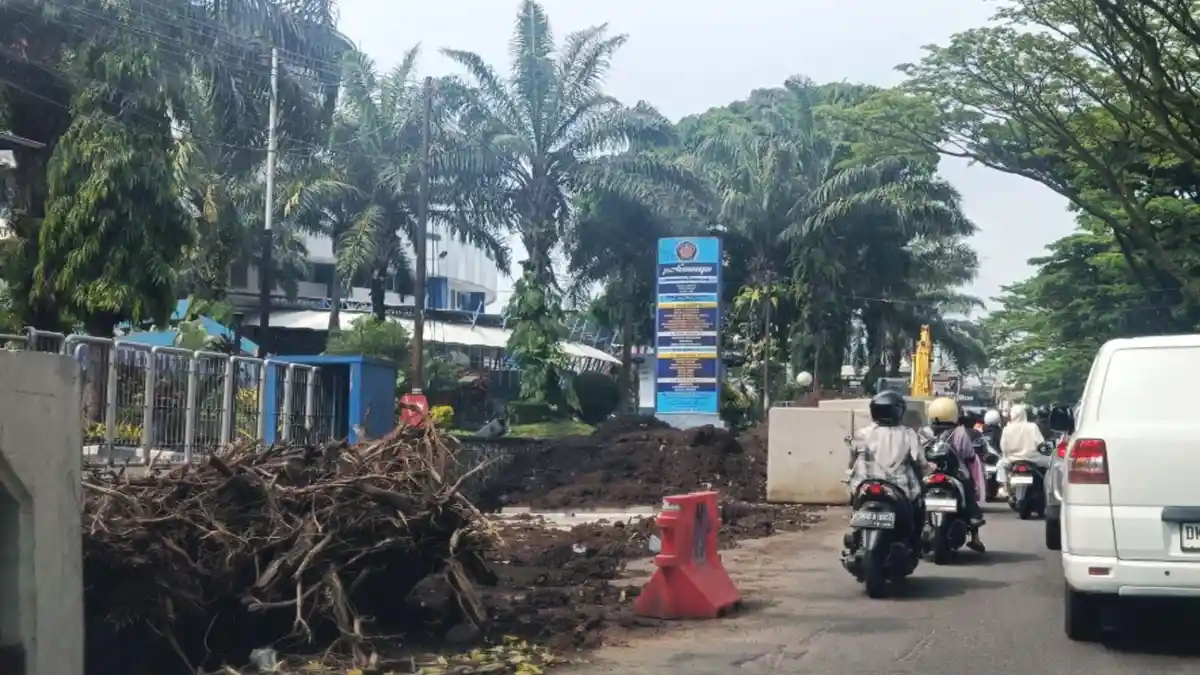 Mulai Muncul Keluhan Akibat Perbaikan Drainase, Warung di Jalan Suhat Malang Sepi Pelanggan