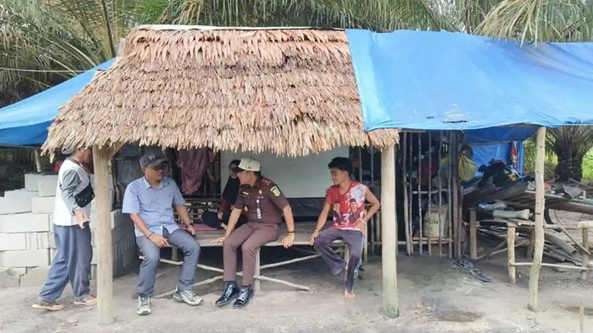 Kajari Belitung Gandeng PT TIM Bantu Bangun Rumah Warga Kurang Mampu di Desa Bantan