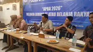 Koordinator-MaTA-Alfian-memberikan-penjelasan-dalam-FGD.jpg