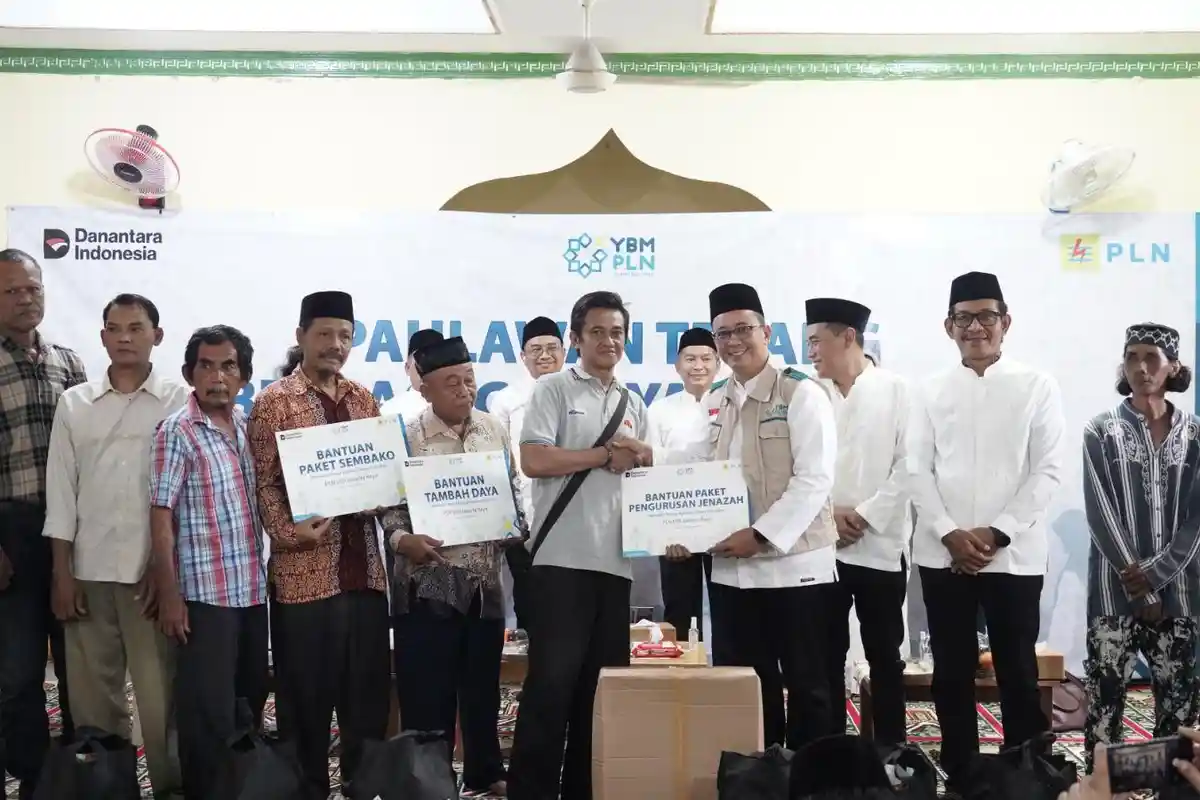 Semangat Hari Pahlawan, YBM PLN UID Jakarta Raya Salurkan Bantuan ke Warga Kampung Mandiri Jakut
