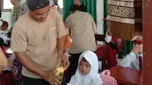 ANTAR-ANAK-SEKOLAH-HARI-PERTAMA.jpg