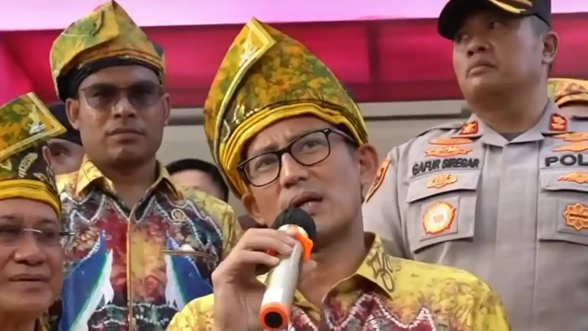 Bocorkan Undangan Anies Nonton Formula E, Sandiaga Uno Langsung Terbang dari Kalimantan ke Jakarta