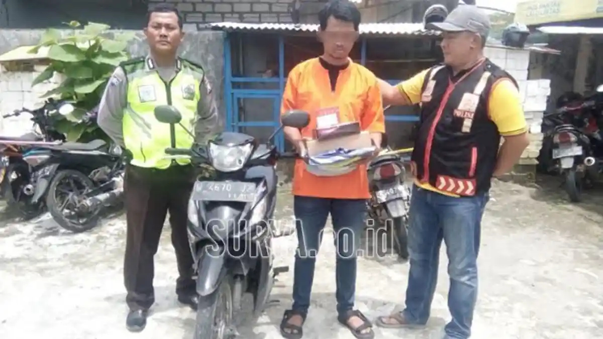 Gelapkan Motor Perusahaan, Pria Gresik Kurung Diri Selama Sejam saat Didatangi Polisi