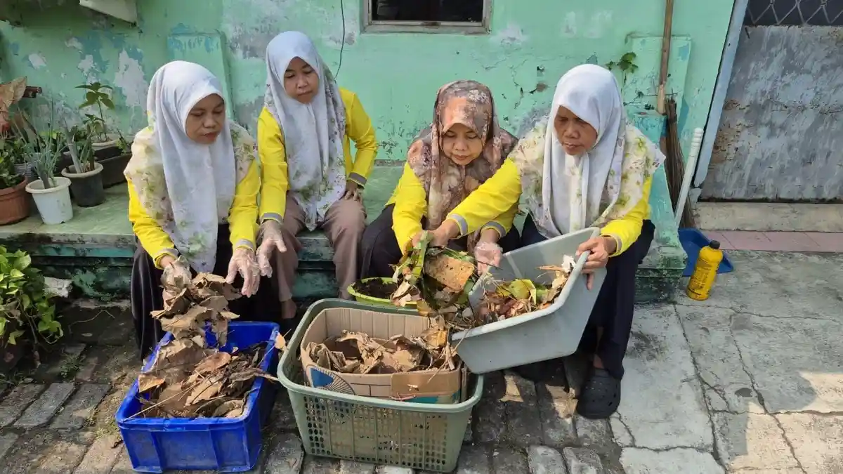 Adopsi Teknologi dari Jepang, Warga RW 01 Pondok Bambu Sukses Olah Sampah Organik - Wartakotalive.com