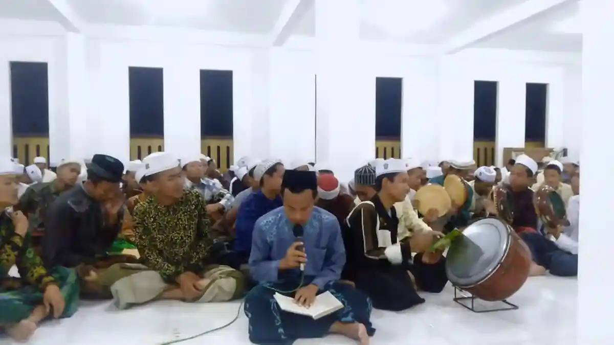 Syiir Tanpo Waton Gus Dur dan Terjemahannya