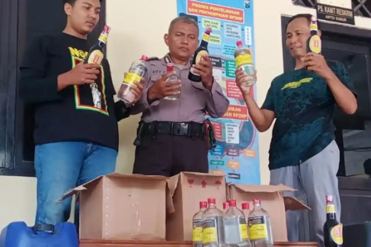 77 Botol Miras dan 60 Liter Arak Jawa Diamankan Polsek Wates dari Hasil Operasi Pekat 2023