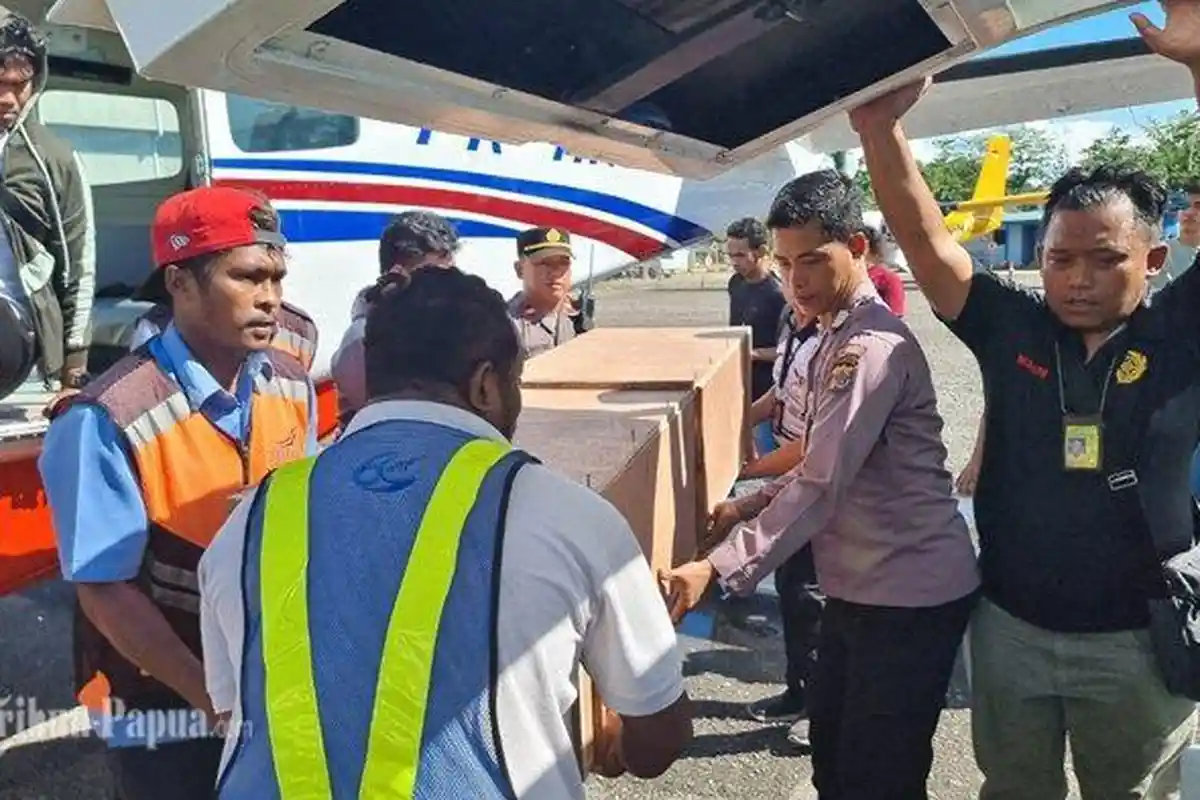 Jenazah Korban KKB Tiba di Makassar, Langsung Dibawa ke Pangkep dan Dimakamkan