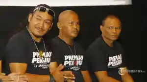 Keluarga-Besar-Sinetron-Preman-Pensiun-Berduka-Kang-Gobang-Meninggal-Dunia.jpg