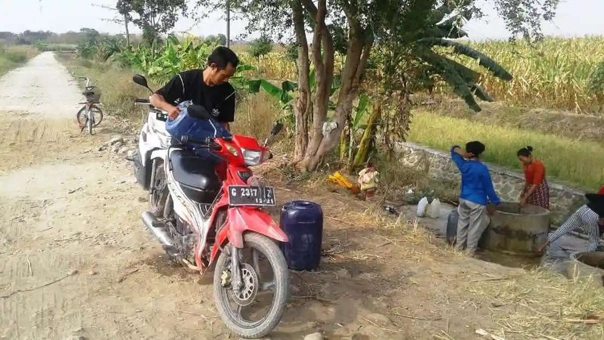 Makadam Buatan Satgas TMMD Tegal Permudah Warga Angkut Air Bersih