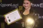 Prilly Latuconsina Raih Penghargaan Aktris Terfavorit Pilihan Penonton