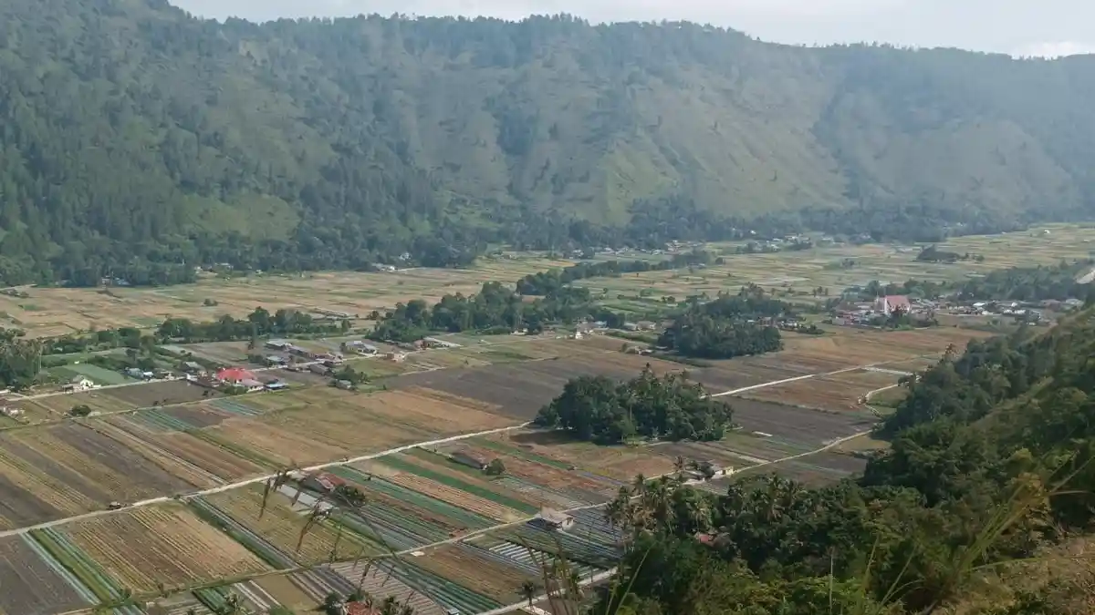 Keindahan Alam Lembah Bakkara dari Bukit Letter A, Tempat Wisata di Sumut yang Wajib Dikunjungi