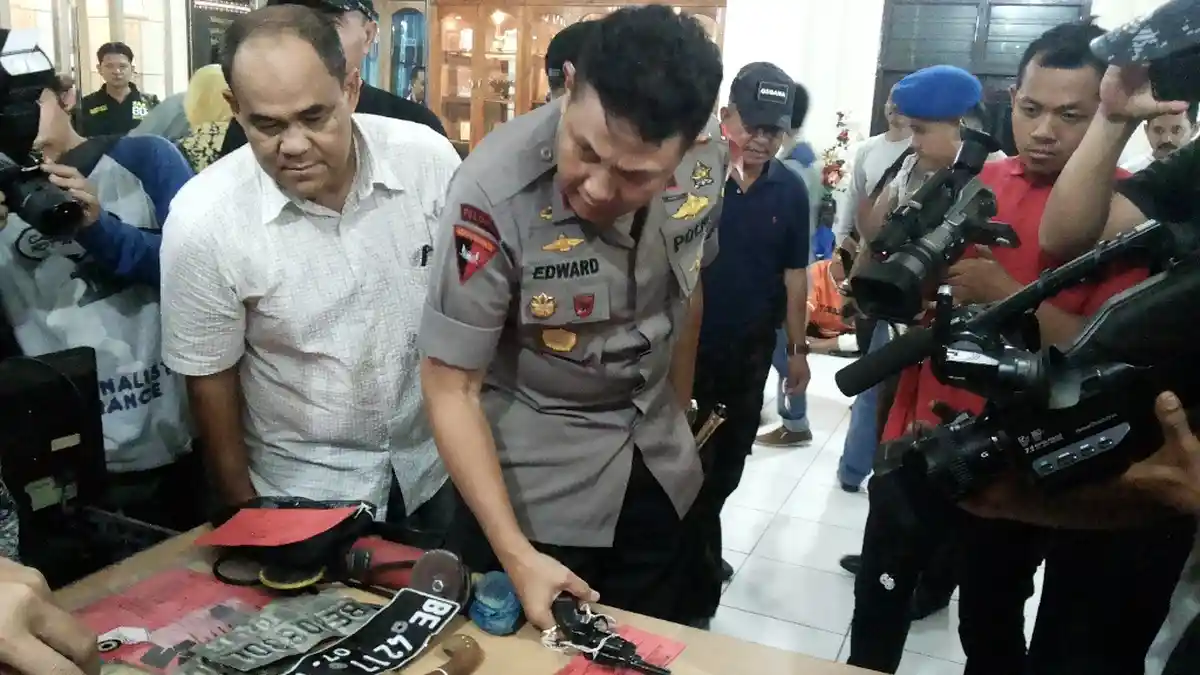 Samsudin Ditembak di Depan Anaknya