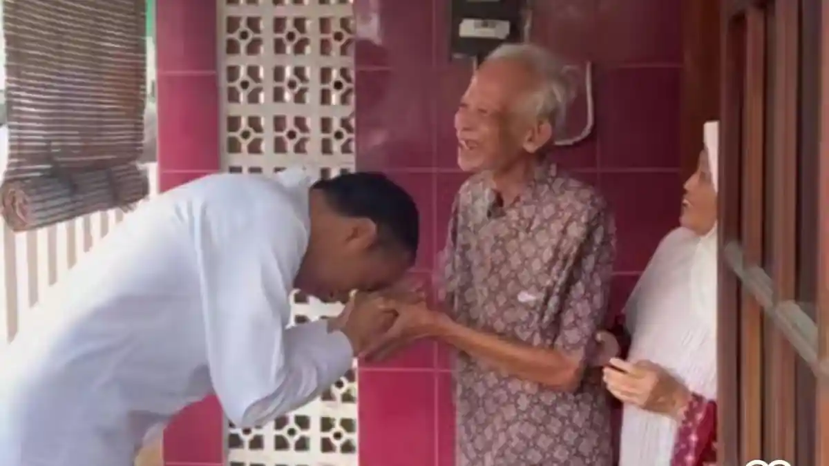 Maksud Jokowi Datangi Kasmudjo, Dosen Pembimbingnya di UGM saat Polemik Ijazah Palsu - Surya.co.id