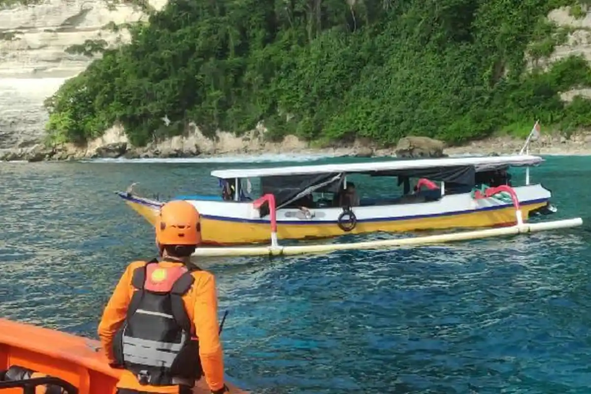 Dua Wisman Terseret Arus di Pantai Diamond Tak Kunjung Ditemukan, Tim SAR Gabungan Libatkan Nelayan