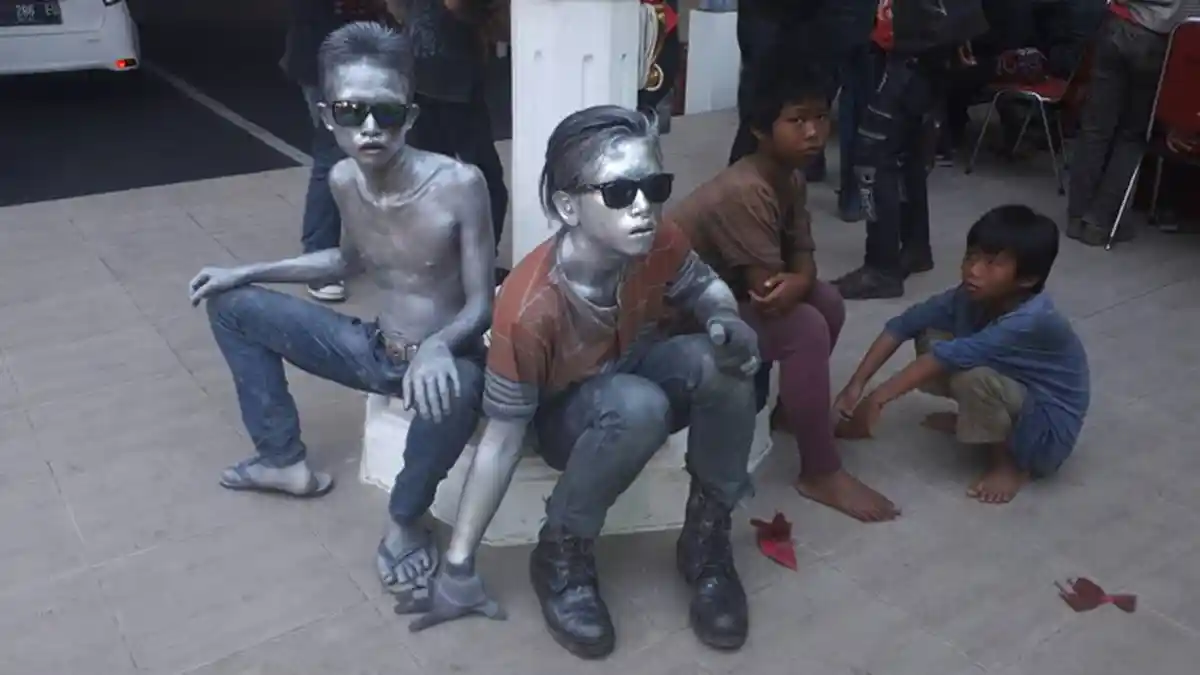 Seperti Ini Cara 'Manusia Silver' Mengubah Warna Kulitnya