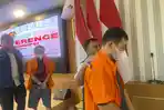 Caption-2-orang-tersangka-dugaan-kegiatan-pengadaan-mobile.jpg