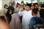 Wakil-Gubernur-DKI-Jakarta-Rano-Karno-saat-menyapa-peserta-mudik-gratis.jpg