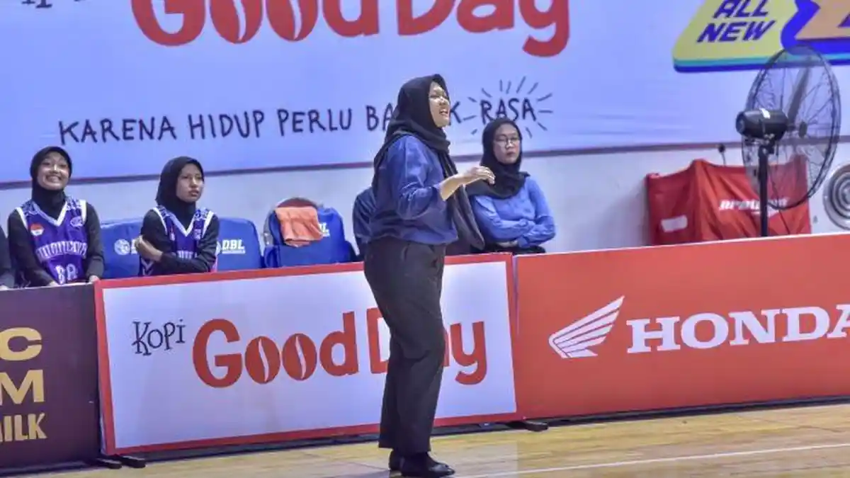 Sosok Coach Dwi, Latih Tim Putri SMAN 1 Manyar Gresik Fokus Mencari Semangat Pemain