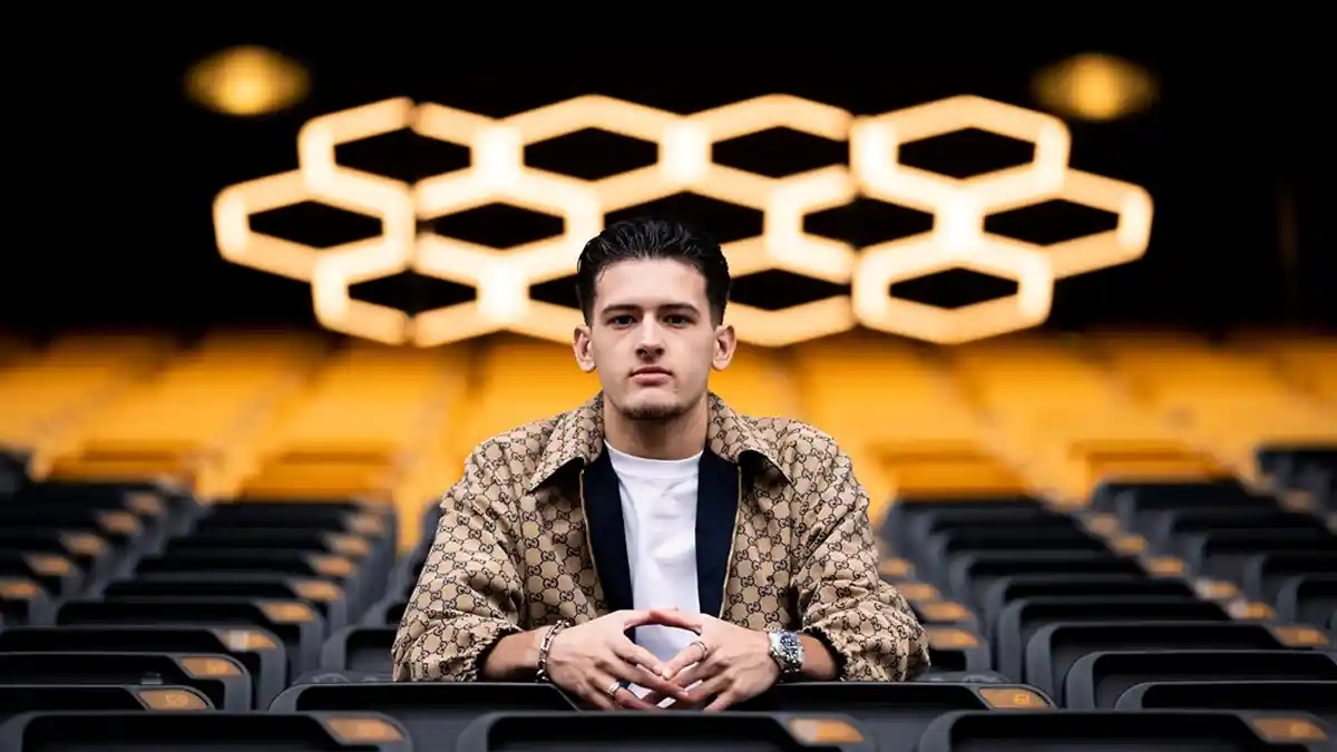 Pemain Muda Keturunan Indonesia Justin Hubner Perpanjang Kontrak di Wolves