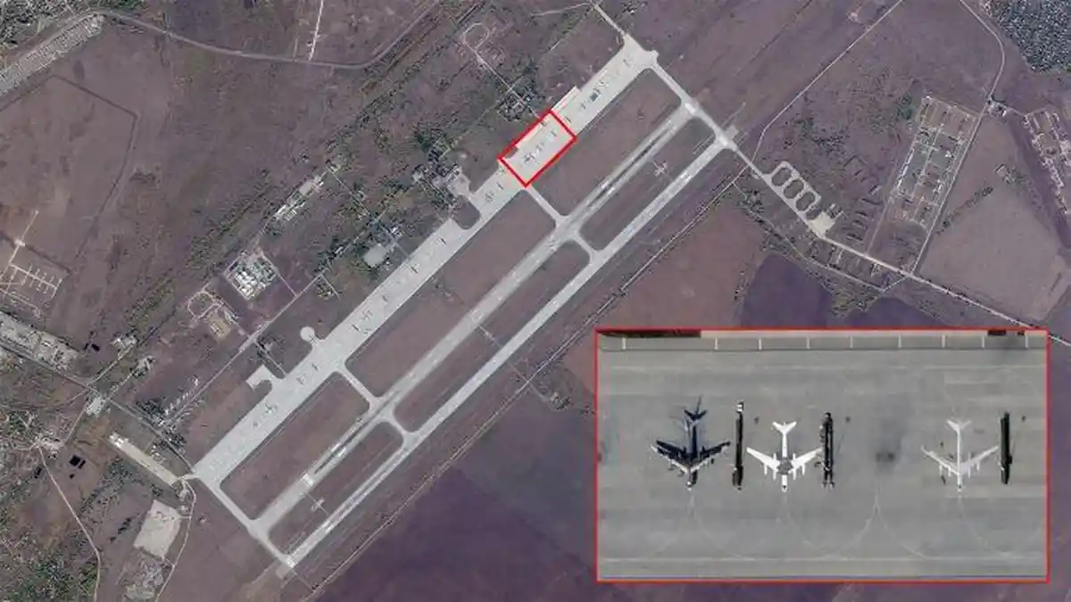 Taktik Eksentrik Rusia Kecoh Rudal dan Drone Ukraina, Siluet Bomber Tu-95MS Dilukis di Landasan