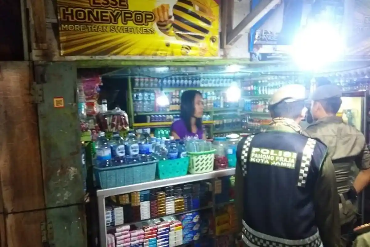 SatPol PP Kota Jambi Jalankan Razia Pekat, Segini Jumlah Tuak yang Diamankan
