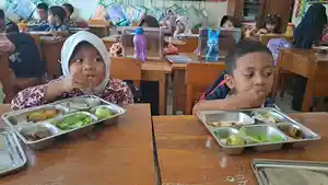 20250925_Keracunan-Makan-Bergizi-Gratis-MBG_1.jpg