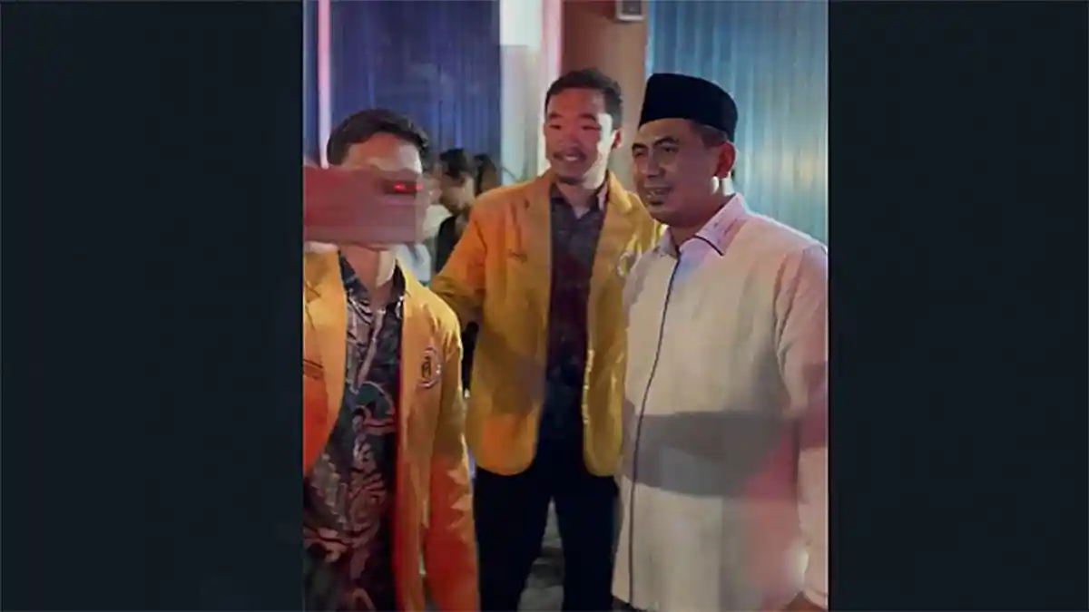 Gus Yasin ‘Ngangkring’ Bareng Warga di Semarang, Sapa Semua Pengunjung Angkringan