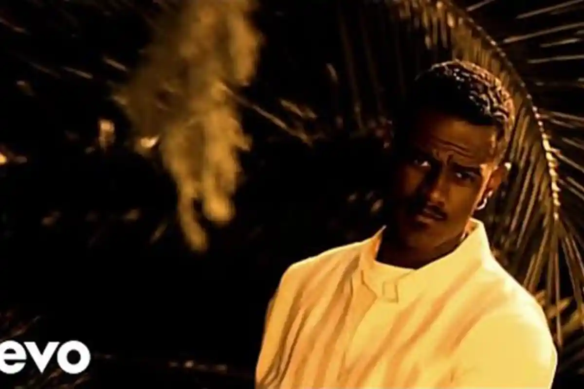 Lirik dan Terjemahan Lagu One Last Cry - Brian McKnight: One Last Cry, Before I Leave It All Behind