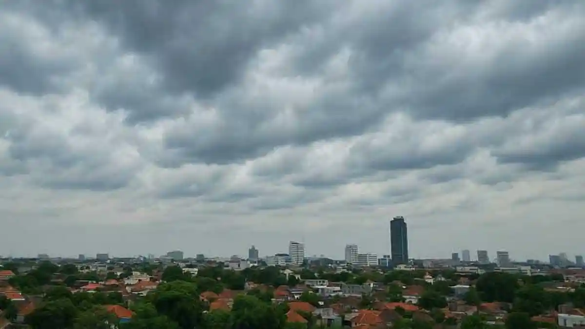 Ramalan Cuaca Surabaya Hari ini Jumat 12 September 2025: Didominasi Langit Berawan Sepanjang Hari