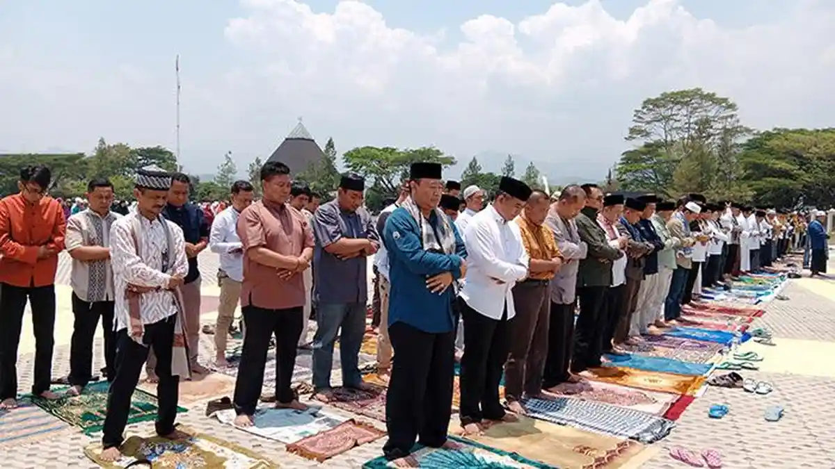 Urutan dan Bacaan Bilal pada Salat Idul Adha 1446 H/2025, Lengkap dengan Arab, Latin dan Artinya