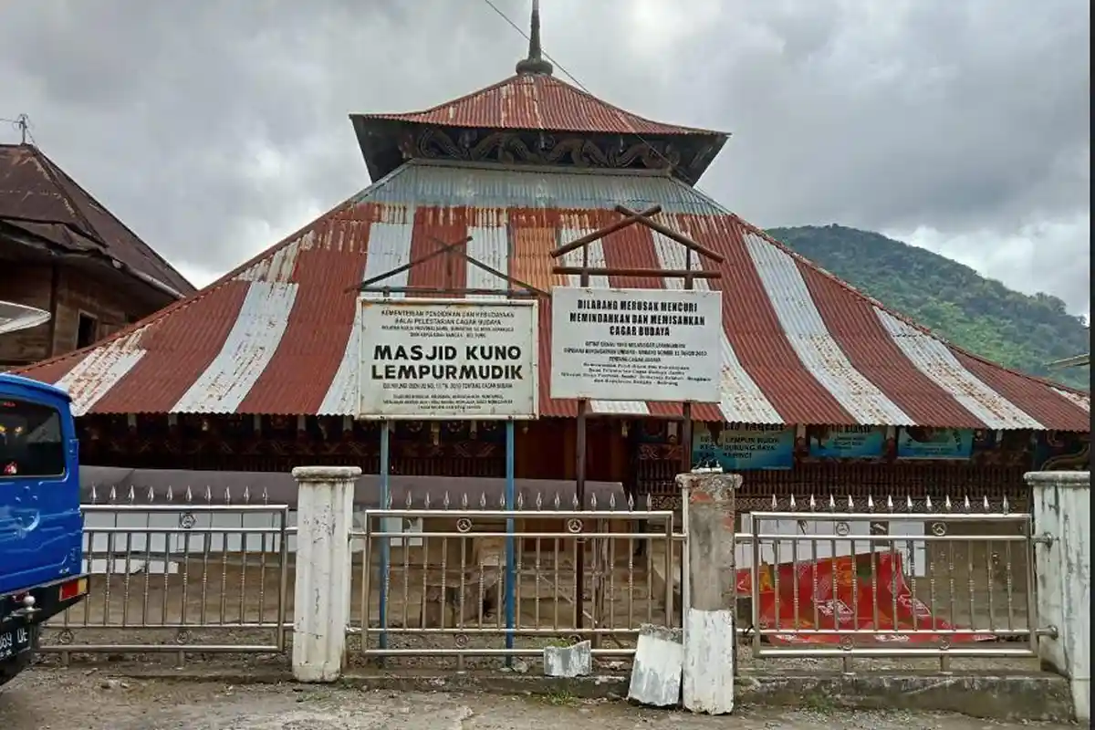 Masjid Kuno Lempur Mudik, Gunung Raya, Kerinci yang Dibangun Tahun 1877
