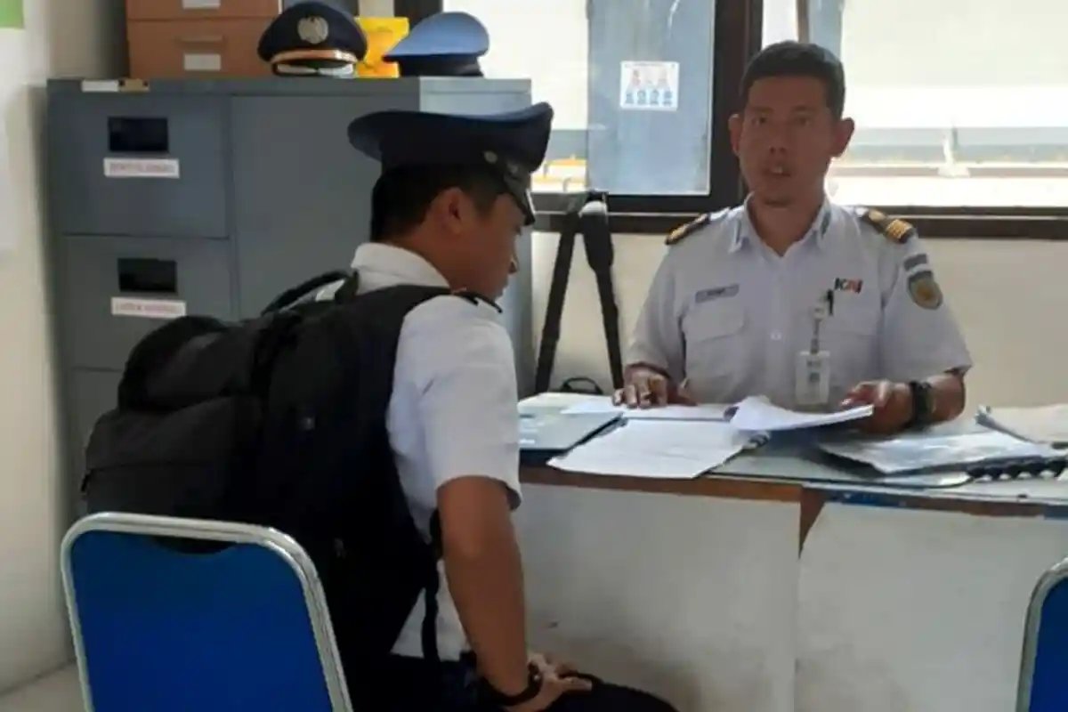 Kereta Api Matarmaja Dilempar Batu, Masinis Terluka