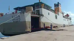 km-egon-saat-masih-sandar-di-pelabuhan-pelni-waingapusumba-timur.jpg