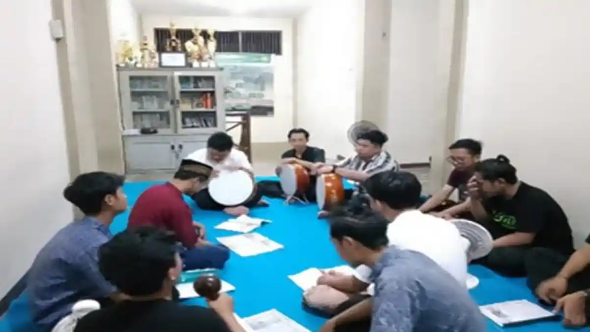 Mahasiswa Sambas Lestarikan Tradisi Dzikir Nazam,  Rutin Gelar Latihan di Aura Asrama