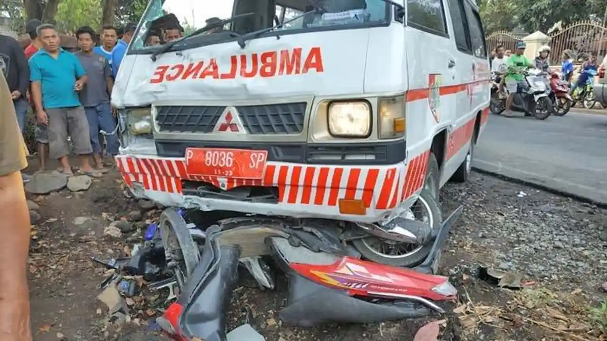 Ambulans Bawa Jenazah Tabrak Motor, Dua Orang Tewas, Korban Bocah 8 Tahun dan Emak-emak