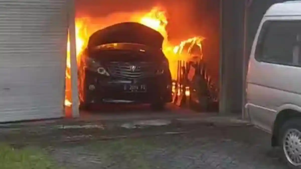 UPDATE Garasi Mobil di Surabaya yang Terbakar Milik Mantan Anggota DPR RI
