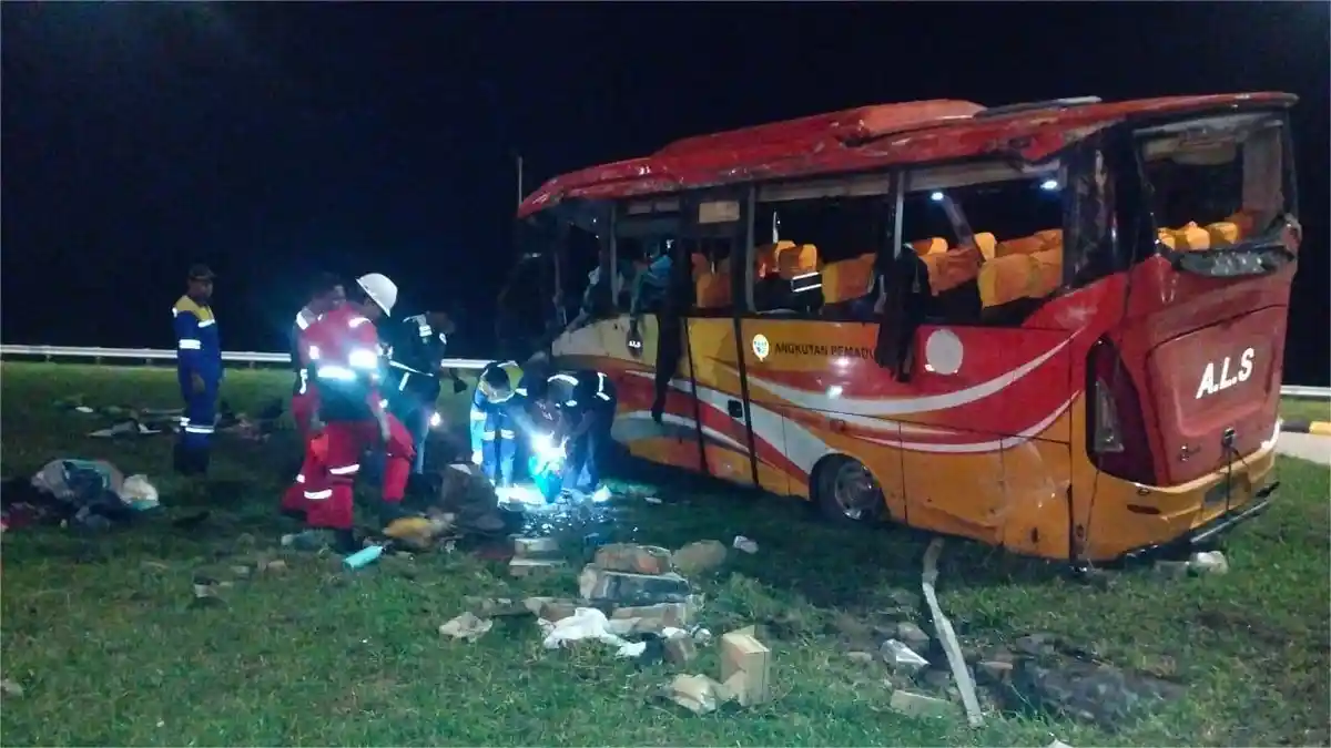 2 Atlet Tewas dalam Laka Bus di Ruas Jalan Exit Tol Padang–Sicincin, Polisi: 29 Luka Ringan