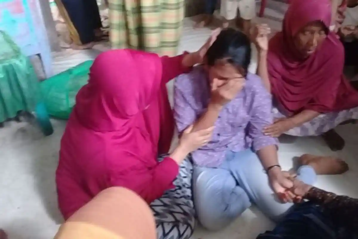 Air Mata Munaria Tak Terbendung Saat Tiba di Kediaman Suaminya yang Tewas Ditelan Ular Piton