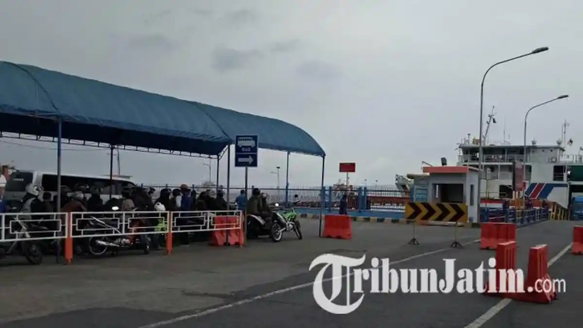 VIDEO: H-2 Lebaran, Pelabuhan Ketapang Banyuwangi Kondisi Lalu Lintasnya Masih Seperti Ini