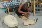 Jaga Tradisi, Dari Kayu Waru Perajin Jombang Hidupkan Wayang Topeng Jatiduwur 