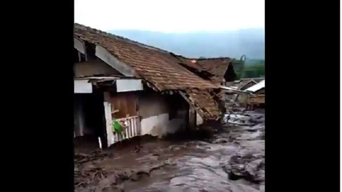 VIDEO Terjangan Banjir Bandang Bondowoso, 200 KK Terdampak, 2 Terluka dan 1 Lansia Dirawat