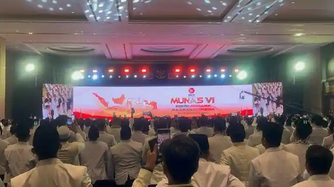 Kenakan Kemeja Safari, Presiden Prabowo Hadiri Munas Keenam PKS