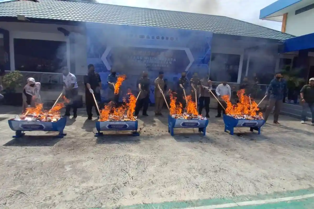 Wakil Wali Kota Tarakan Ibnu Saud Is Ikut Musnahkan Barang Ilegal: Masyarakat Miliki Peran Penting 