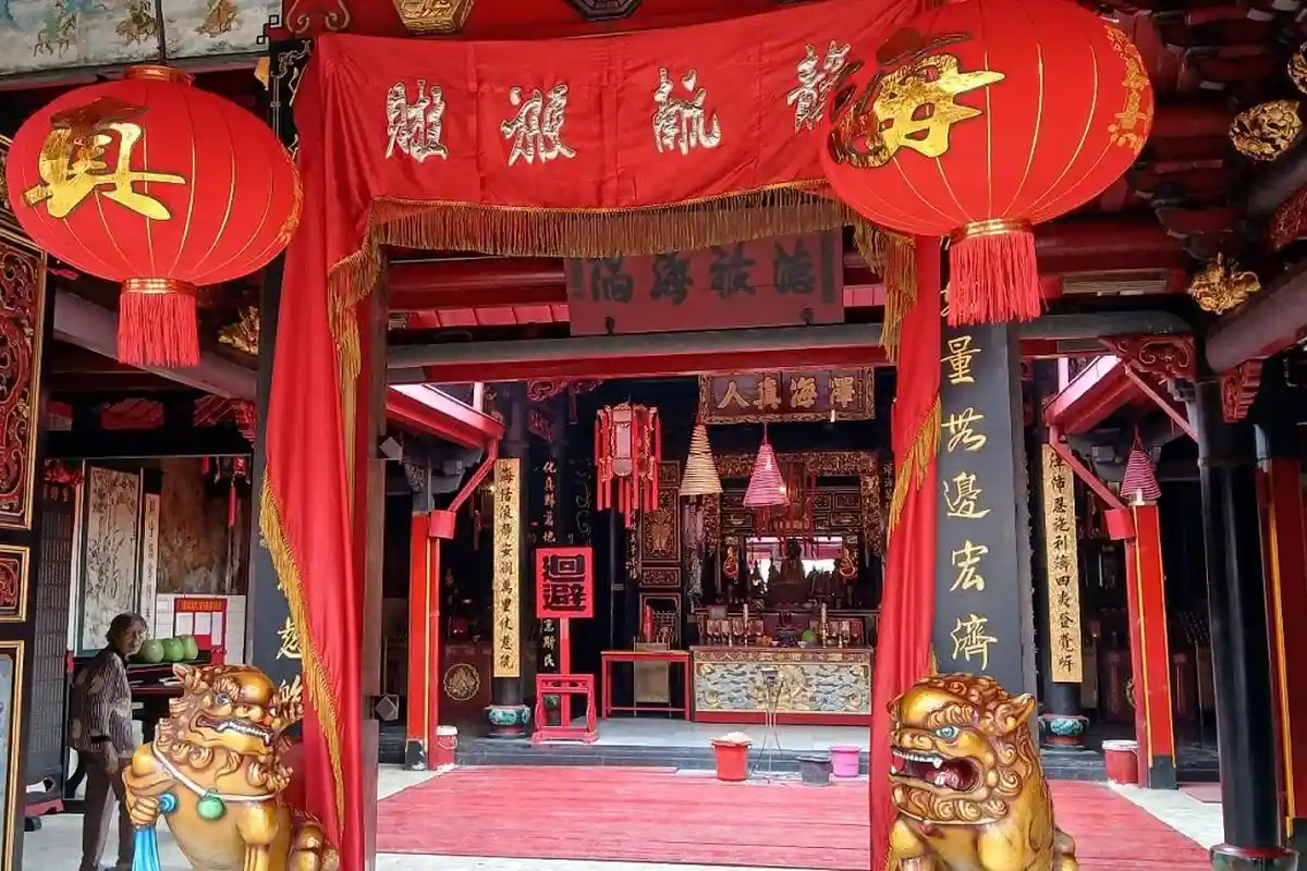 Umat Kelenteng Tek Hay Kiong Tegal akan Nyalakan Lilin Penerangan di Malam Imlek