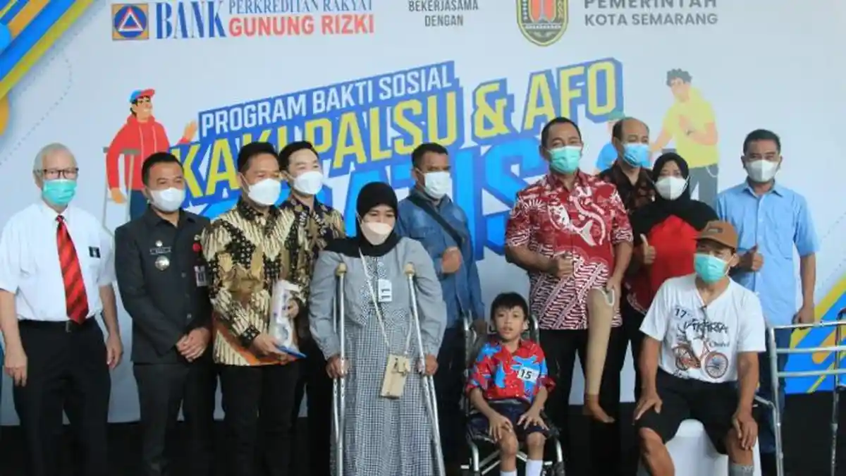 BPR Gunung Rizki Salurkan Bantuan Kaki Palsu dan AFO Dalam Rangka Memperingati HUT Ke-22