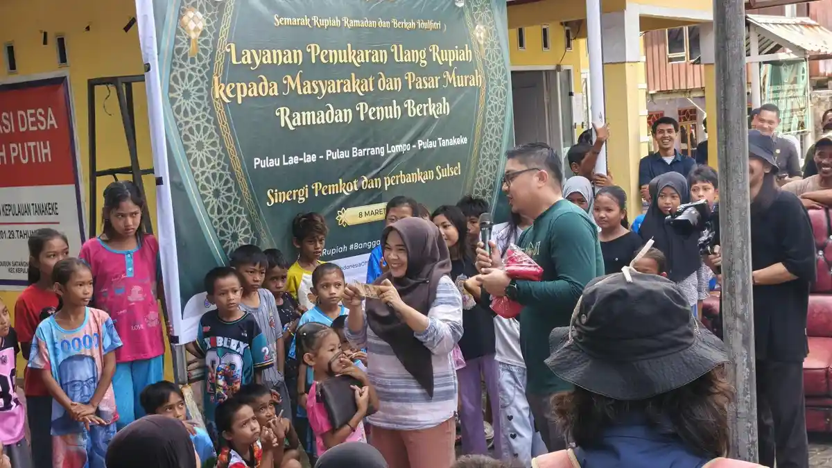 BI Buka Layanan Penukaran, Warga Tanakeke Tukar Uang Sobek dengan Uang Baru