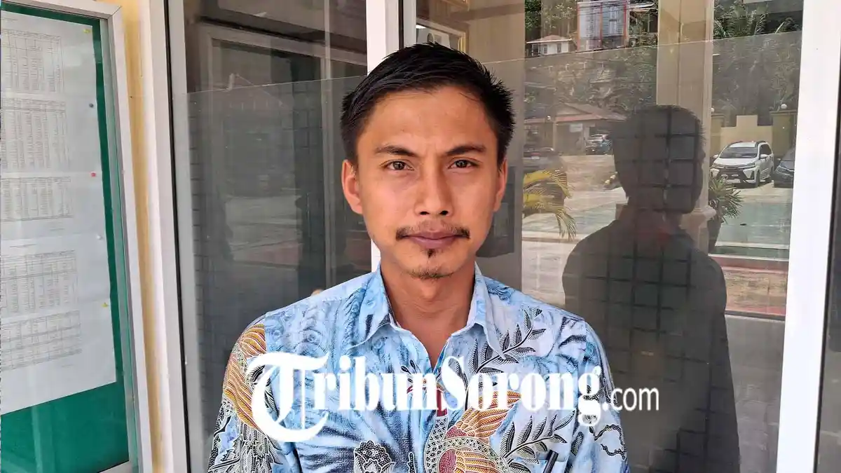 Dituding Beri Kesaksian Palsu, Eks Wali Kota Sorong Lamberthus Jitmau Dilaporkan ke Polisi