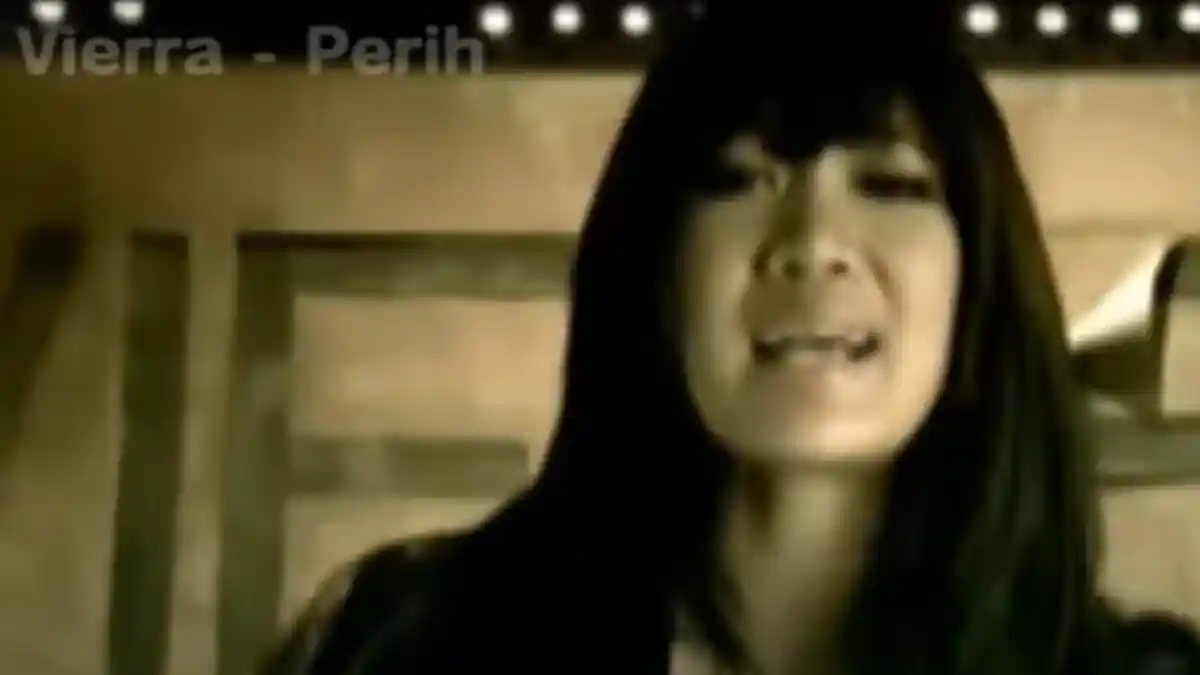 Lirik Lagu Perih - Vierra 'Aku Kan Bertahan Meski Takkan Mungkin'