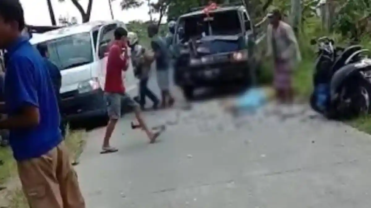 Kecelakaan Maut di Lamongan, Satu Keluarga Tertabrak Pikap, Istri Selamat, Suami dan Anak Tewas
