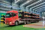 truk-trailer-yang-mengangkut-gerbong-datar-dari-pabrik-INKA-Banyuwangi-menuju-Palembang.jpg